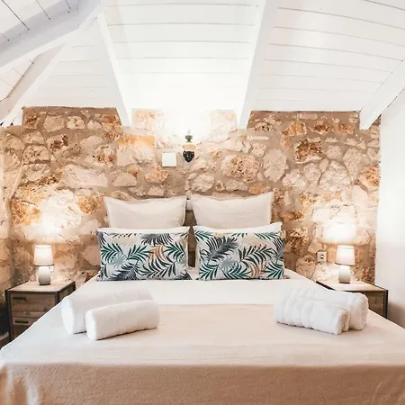 Anastasia Βίλα *